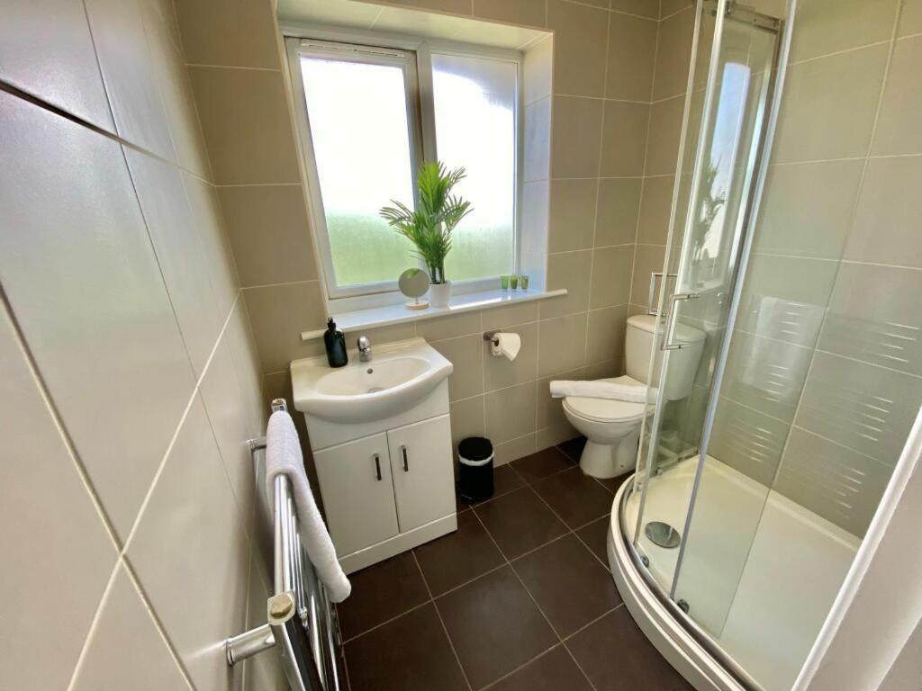 Coventry Huge 4Bed 2Bath Private Parking Nec By Empower Homes Exterior foto